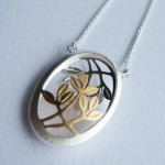 ONE DAY SOONE Oval pendant